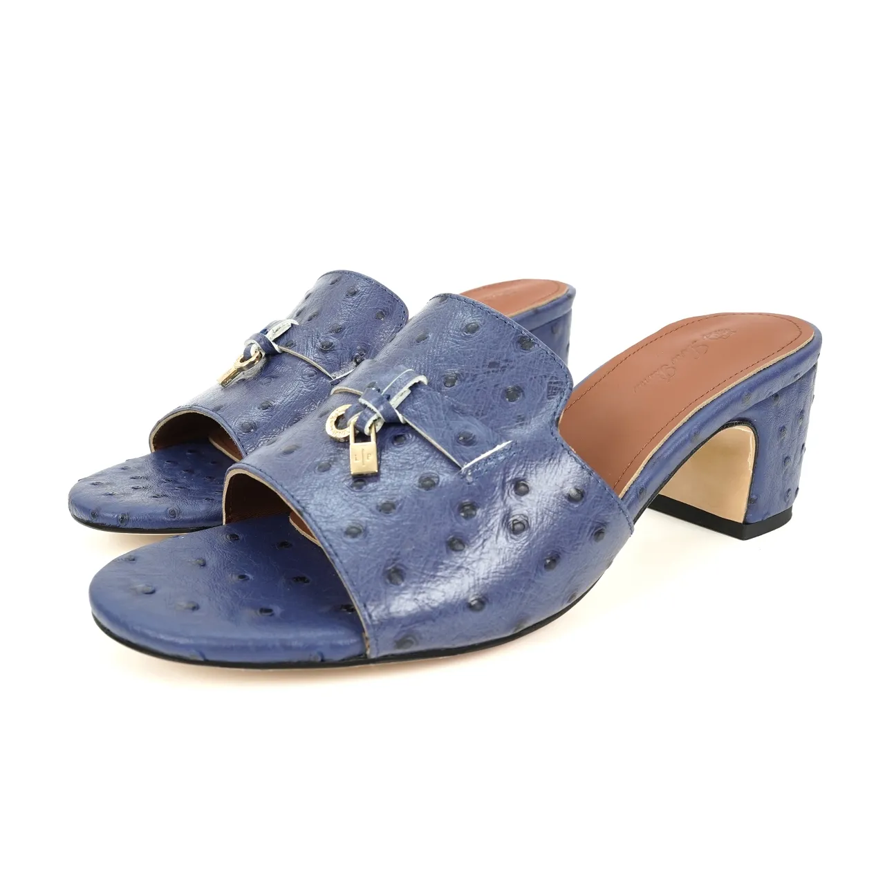 👟👟Ex-factory price 440👟👟 Genuine leather sole +30 suede sheepskin slippers with a strap decorated with Loro Piana My Charms charms and decorated with tone-on-tone stitching. Sophisticated and feminine, it pairs well with both city and resort looks. For those looking for an elegant upgrade, the summer glamor slipper is known for its slim open-back silhouette. size: 35-44 (custom-made sizes 43 and 44 are non-returnable) Upper: imported suede sheep leather (sheep), cowhide ostrich pattern, cowhide snake pattern Lining: imported high-grade mixed sheep silk Heel height: 5.5CM